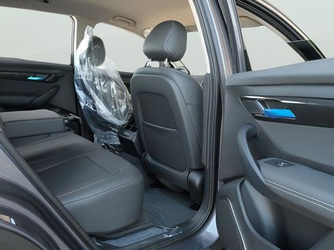 New 2025 VinFast VF 8 Eco image 21