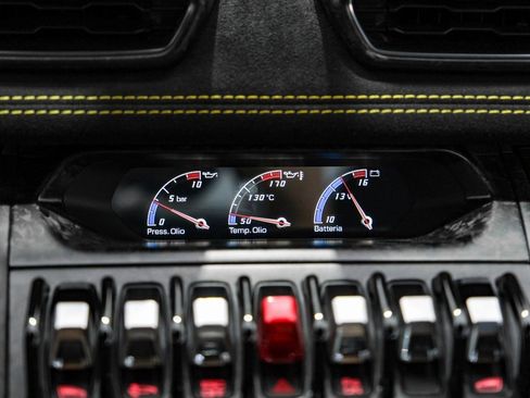 Used 2018 Lamborghini Huracan Performante image 30