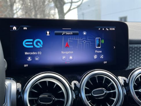 Used 2024 Mercedes-Benz EQB 250+ image 23