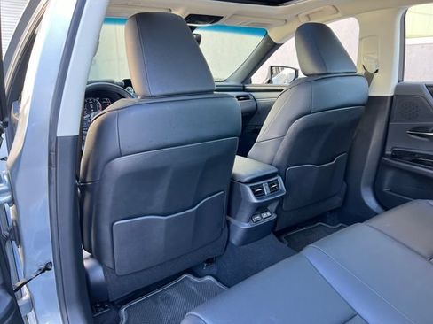 Used 2025 Lexus ES 350 w/ Premium Package FWD image 38