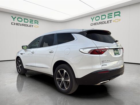 Used 2022 Buick Enclave Essence w/ Sport Touring Edition image 9