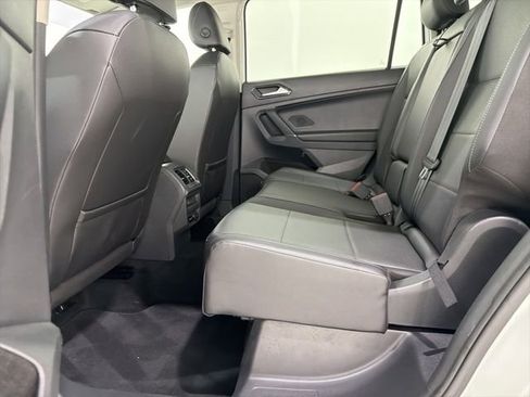 Used 2018 Volkswagen Tiguan SEL w/ 3rd Row Seat Package AWD/4WD image 17