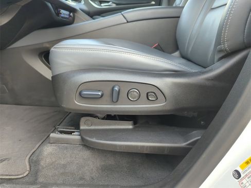 Used 2024 Buick Enclave Premium image 13