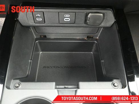 Used 2025 Toyota Prius LE AWD/4WD image 21