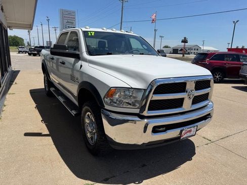 Used 2017 RAM 2500 Tradesman w/ Chrome Appearance Group AWD/4WD image 4