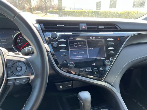 Used 2019 Toyota Camry XSE image 18