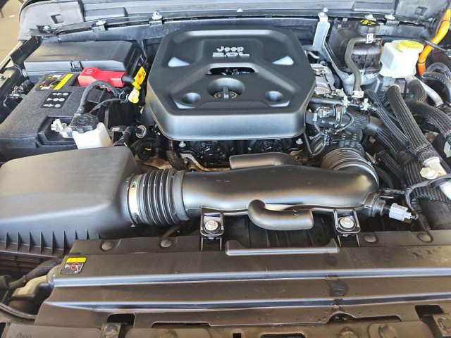 Used 2022 Jeep Wrangler Unlimited Sahara w/ Cold Weather Group AWD/4WD image 18