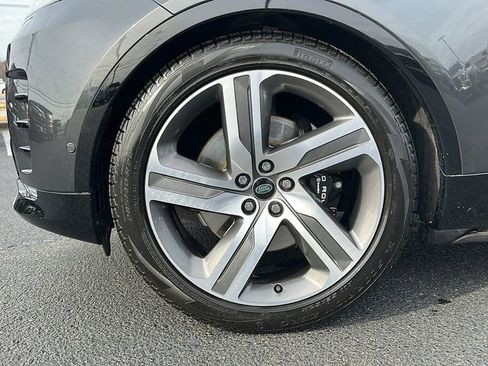 Used 2024 Land Rover Discovery Metropolitan Edition image 14