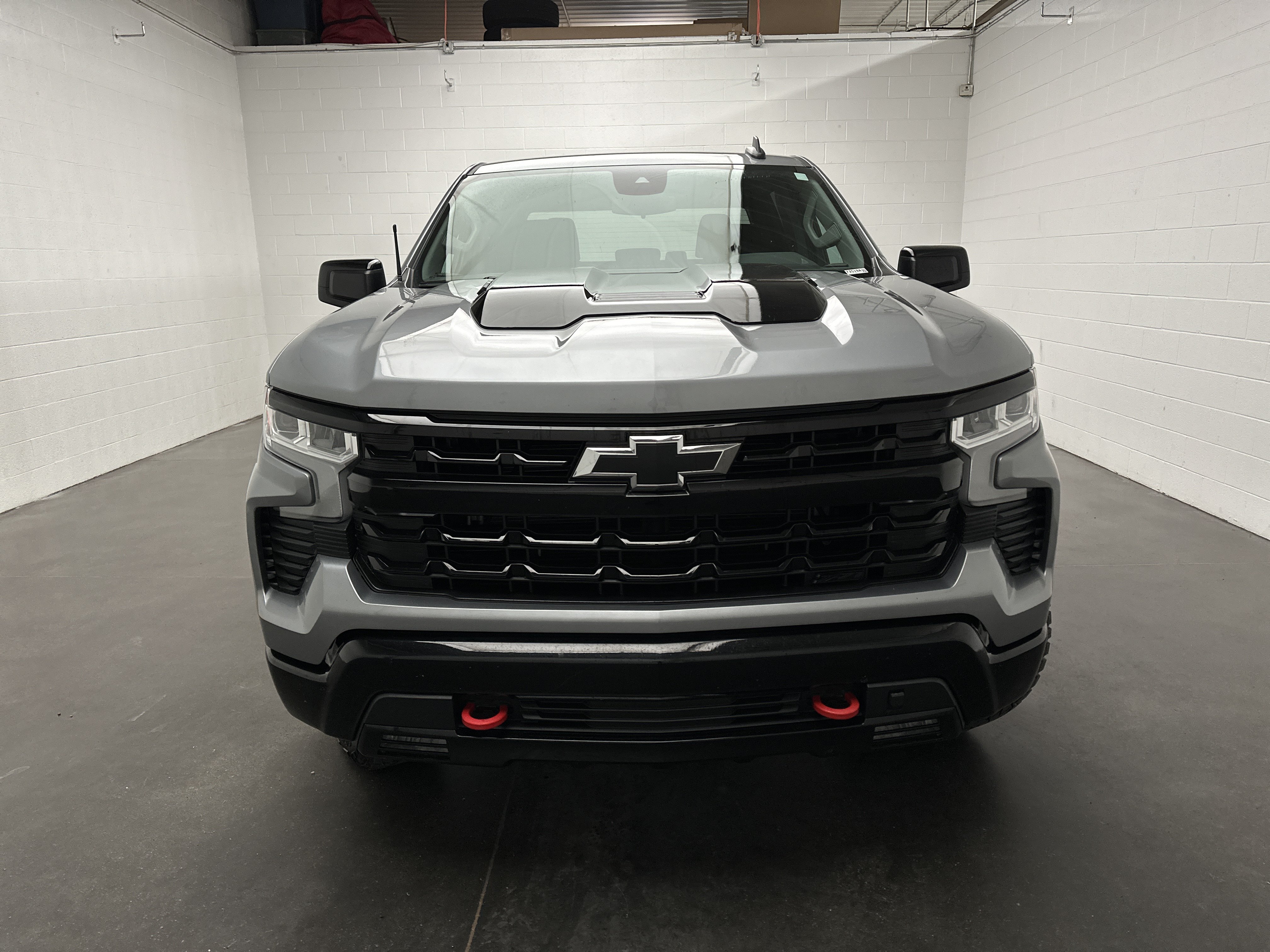Used 2024 Chevrolet Silverado 1500 LT Trail Boss w/ LPO, Dark Essentials Package AWD/4WD image 3