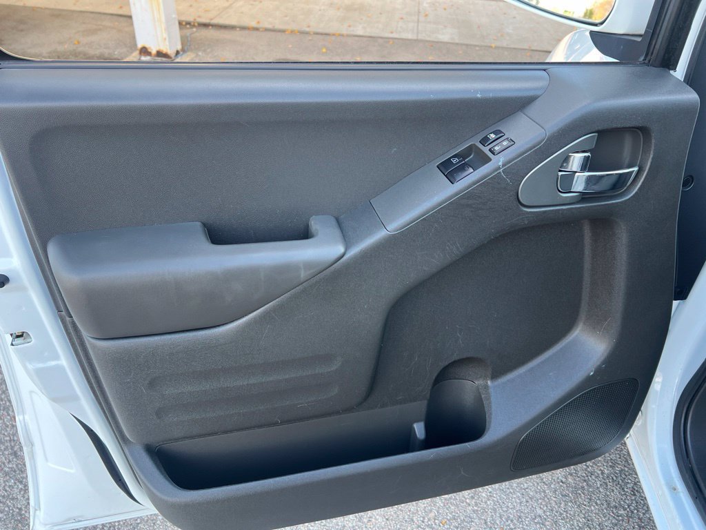 Used 2016 Nissan Frontier PRO-4X AWD/4WD image 7