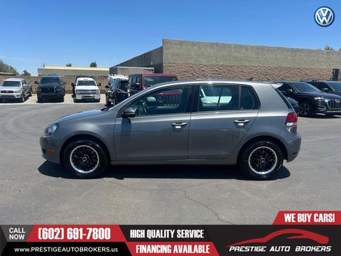 Used 2014 Volkswagen Golf 4-Door FWD image 2