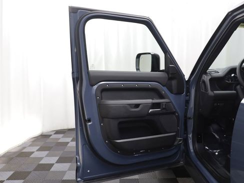 Used 2025 Land Rover Defender 110 S AWD/4WD image 4