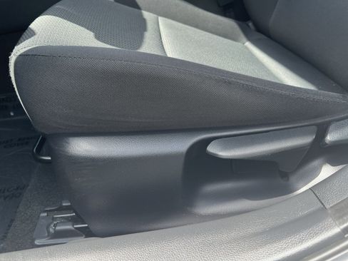Used 2025 Toyota Prius LE AWD/4WD image 14