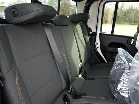 New 2026 Jeep Gladiator Sport image 19