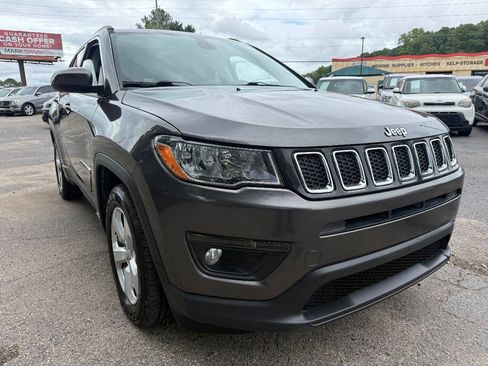 Used 2019 Jeep Compass Latitude FWD image 1