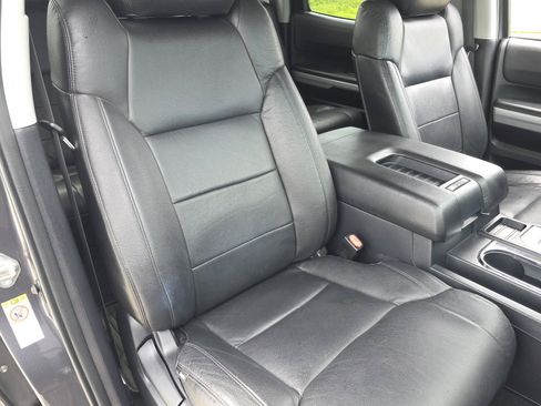 Used 2019 Toyota Tundra SR5 w/ SR5 Upgrade Package AWD/4WD image 18