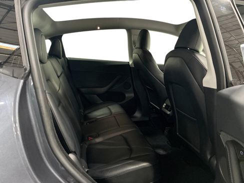 Certified 2023 Tesla Model Y Long Range AWD/4WD image 11