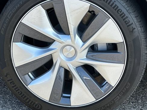 Used 2023 Tesla Model Y Long Range AWD/4WD image 37