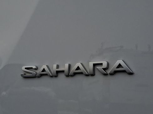 Used 2022 Jeep Wrangler Unlimited Sahara w/ Cold Weather Group image 31