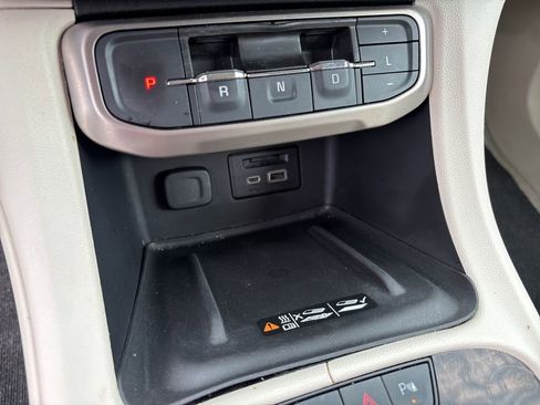 Used 2020 GMC Acadia Denali w/ Technology Package FWD image 26