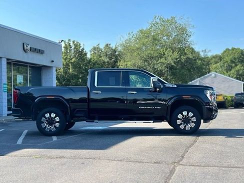 Used 2024 GMC Sierra 3500 Denali w/ Denali Reserve Package AWD/4WD image 6