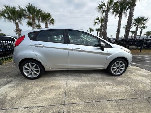 Used 2019 Ford Fiesta SE w/ Equipment Group 201A FWD image 4