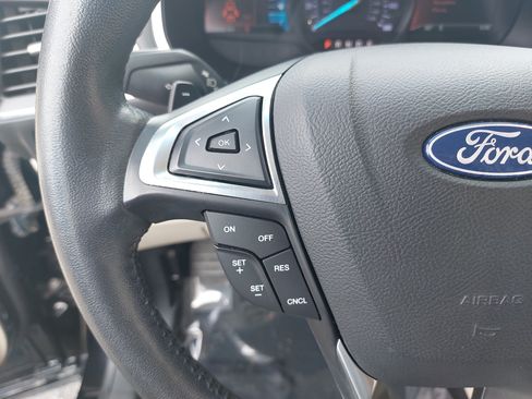 Used 2018 Ford Edge Titanium w/ Technology Package AWD/4WD image 17