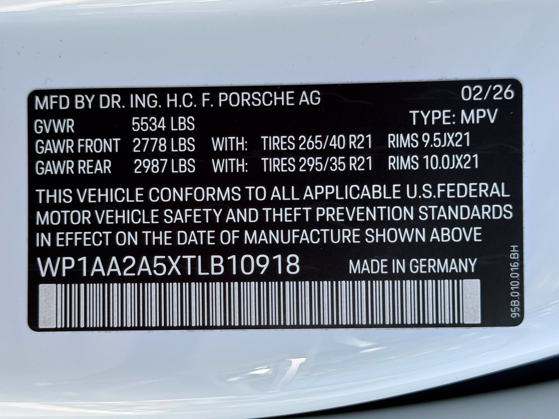 Used 2026 Porsche Macan AWD/4WD image 36