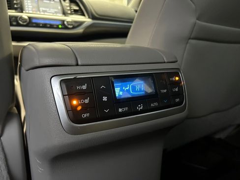 Used 2018 Toyota Highlander AWD V6 image 36