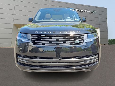 Used 2025 Land Rover Range Rover SE AWD/4WD image 8