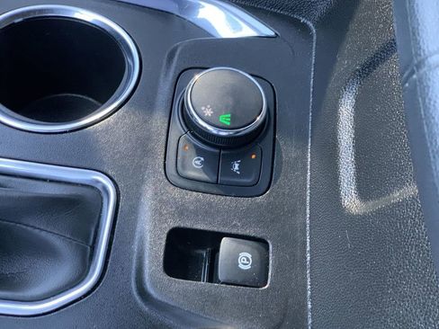 Certified 2023 Chevrolet Traverse LT FWD image 16
