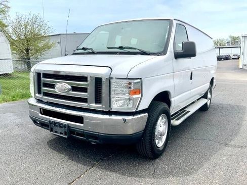 Used 2014 Ford E-250 and Econoline 250 w/ Power Group image 2