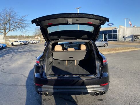 Used 2021 Porsche Cayenne S image 9