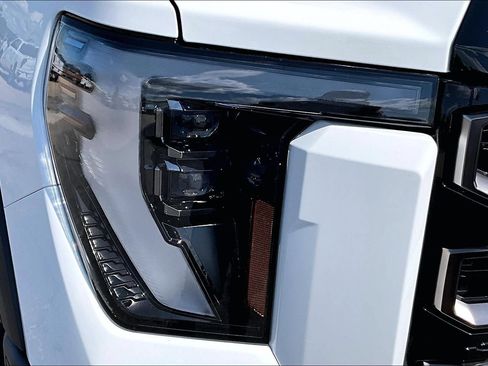 Used 2025 GMC Sierra 2500 AT4X AWD/4WD image 32