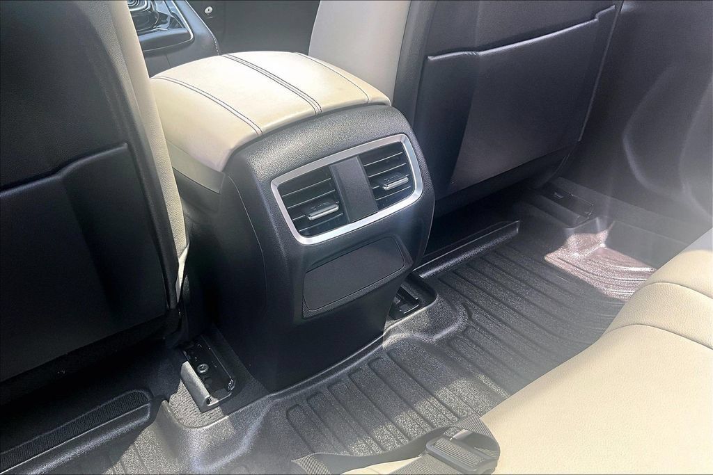 Used 2025 Acura RDX SH-AWD image 31