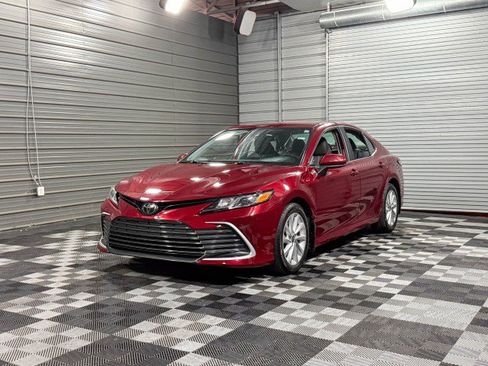 Used 2022 Toyota Camry LE image 41