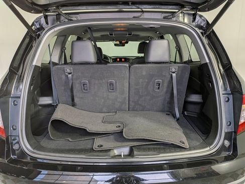 Used 2021 Honda Pilot Touring image 11