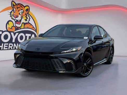 New 2026 Toyota Camry SE image 1