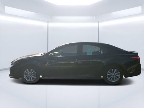 Used 2025 Toyota Camry LE image 6
