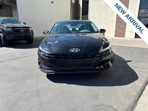 Used 2023 Hyundai Elantra SEL FWD image 2