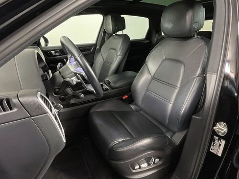 Used 2019 Porsche Cayenne AWD/4WD image 5