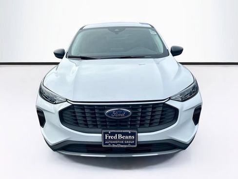 Used 2025 Ford Escape Active AWD/4WD image 2