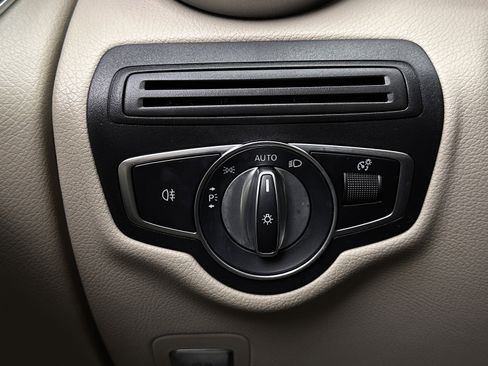 Used 2021 Mercedes-Benz GLC 300 image 22