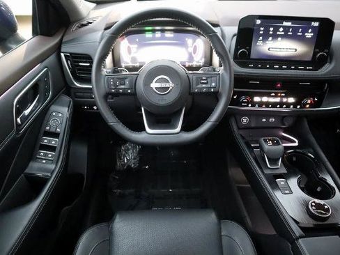 Certified 2023 Nissan Rogue Platinum w/ Platinum Premium Package image 17