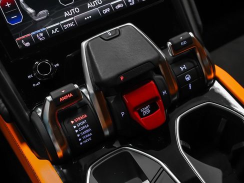 Used 2022 Lamborghini Urus AWD/4WD image 57