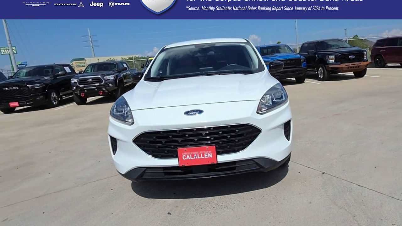 Used 2022 Ford Escape SE w/ SE Sport Appearance Package FWD image 3