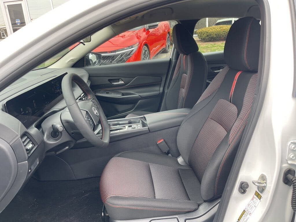 Used 2026 Nissan Sentra SR w/ Floor Mat Package FWD image 9