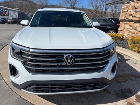 Used 2024 Volkswagen Atlas SE image 2