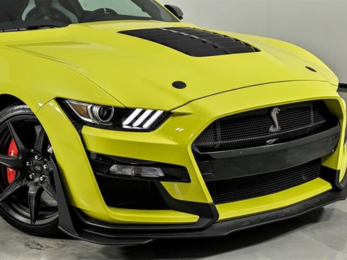 Used 2021 Ford Mustang Shelby GT500 w/ Carbon Fiber Track Pack RWD image 2