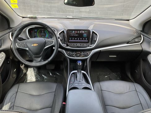 Used 2017 Chevrolet Volt LT w/ Comfort Package FWD image 17